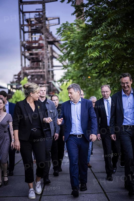 The Federal Minister for Economic Affairs and Climate Protection Robert Habeck (Alliance 90/The Greens) on the road in Dortmund. Press statement on the announcement of Annalena Bärbock's decision not to run for chancellor Photographed on behalf of the BMWK