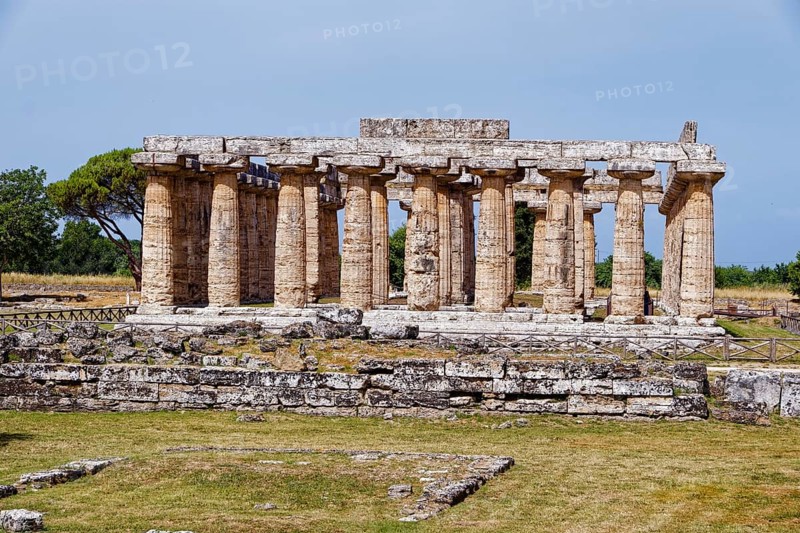Paestum archaeological site and ruins, UNESCO World Heritage Site, in the province of Salerno. Paestum, Capaccio, Campania, Italy, Southern Europe, Europe