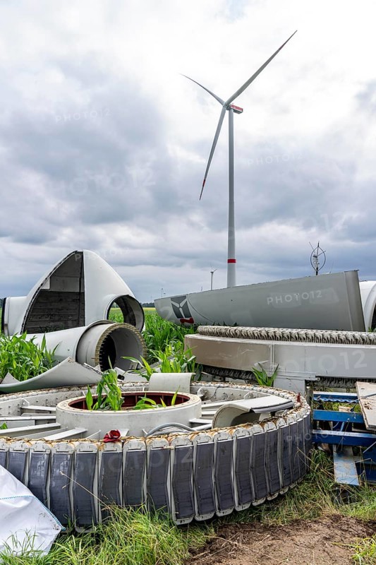 Repowering, dismantled Enercon E-58 wind turbine in a wind farm near Issum, 9 older wind turbines that have been in operation for over two decades are being replaced by a total of four Enercon E-160 turbines, under construction, with a total output of 22 megawatts, Lower Rhine, North Rhine-Westphalia, Germany, Europe