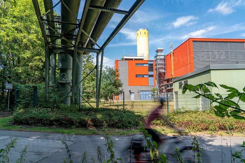 Hiltrop combined heat and power plant, of Stadtwerke Bochum, natural gas-fuelled combined heat and power plant, built as a gas and steam combined heat and power plant, the power plant supplies up to 20, 000 flats, North Rhine-Westphalia, Germany, Hiltrop combined heat and power plant, of Stadtwerke Bochum, natural gas-fuelled combined heat and power plant, built as a gas and steam combined heat and power plant, district heating pipelines the power plant supplies up to 20, 000 flats, North Rhine-Westphalia, Germany, Europe
