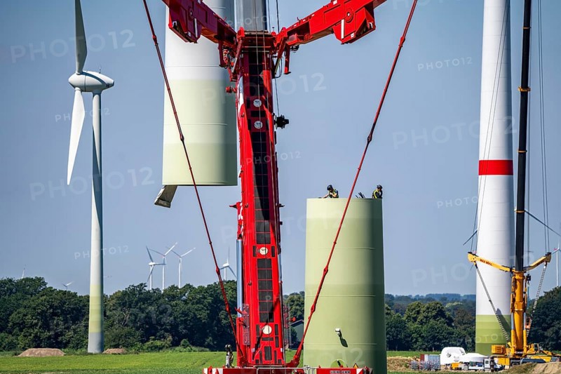 Repowering of a wind farm near Issum, here the dismantling of the tower, 9 older wind turbines from the manufacturer Enercon (model series E-58) will be dismantled, which have been in operation for over two decades, will be replaced by a total of four Enercon E-160 turbines, under construction, with a total output of 22 megawatts, Lower Rhine, North Rhine-Westphalia, Germany, Europe