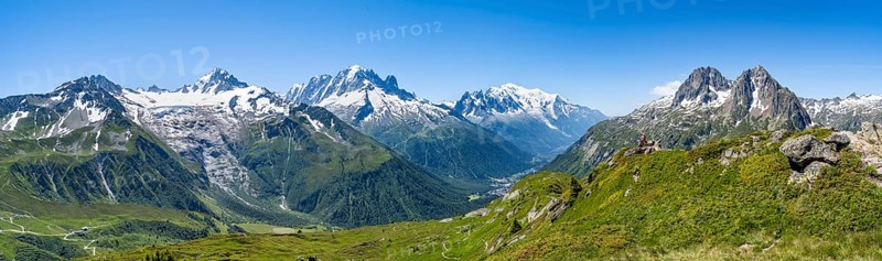 Mountain panorama with glaciated peaks, Aiguille du Midi and Mont Blanc, Aiguille de Mesure and Aiguille de Chamois, hike to Aiguillette des Posettes, Chamonix, Haute-Savoie, France, Europe