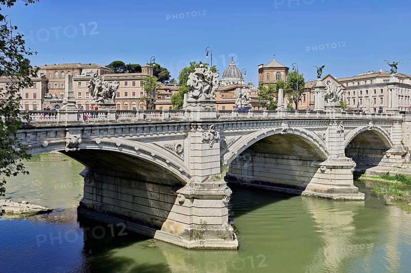 Ponte Vittorio Emanuele II bridge over the Tiber, behind the cathedral, St Peter's, St Peter's Basilica, Vatican, Rome, Lazio, Italy, Europe