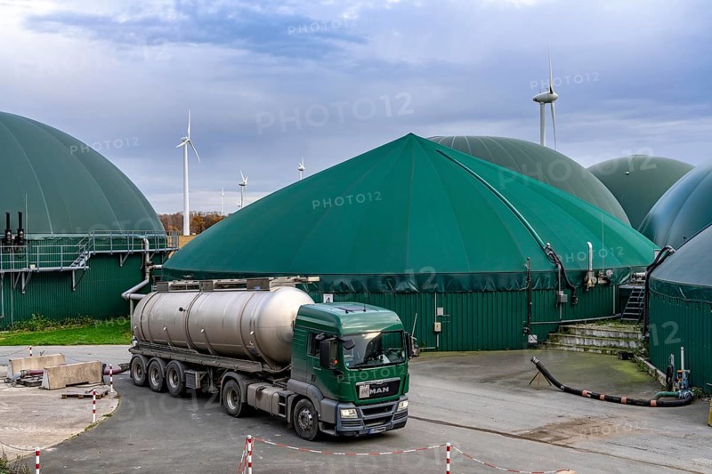 Biogas plant, the gas is produced from various biomass, including waste from the food industry, delivered by tanker lorry, the electricity is produced in combined heat and power plants with the biogas produced and fed into the grid, the heat is sent to 70 households via a local heating network, part of the gas is processed and fed into the Thyssengas gas network, Anröchte, North Rhine-Westphalia, Germany, Europe