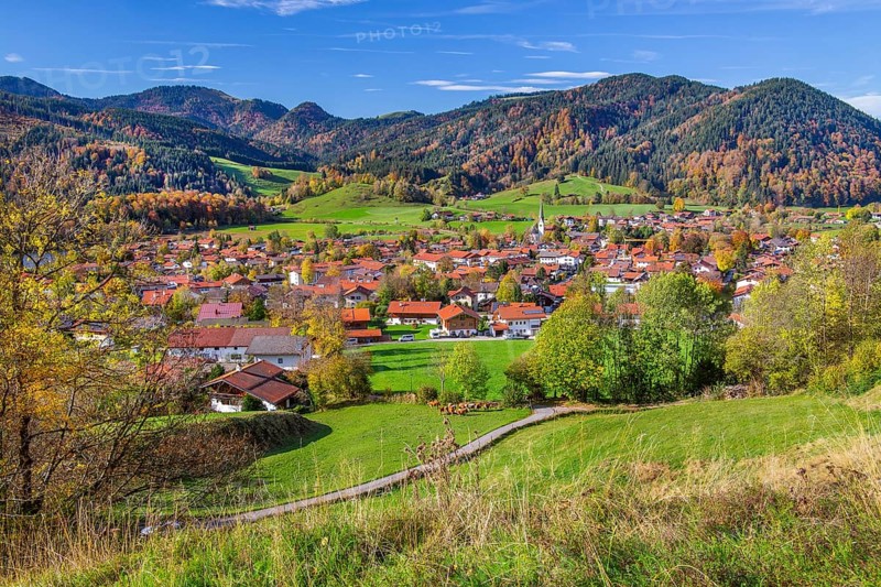 Local view in autumn, Schliersee, Mangfall mountains, Upper Bavaria, Bavaria, Germany, Europe