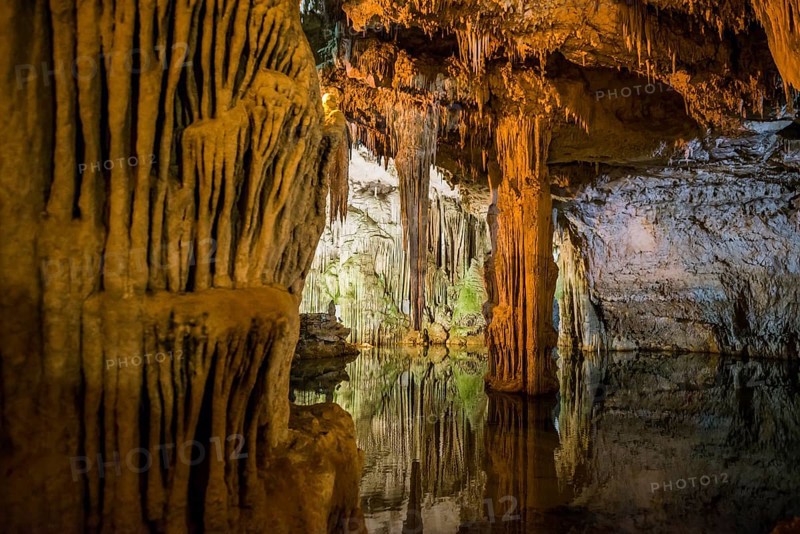 Huge stalactites and underground lake, stalactite cave, Grotta di Nettuno, Neptune Grotto, Capo Caccia, near Alghero, Sardinia, Italy, Europe