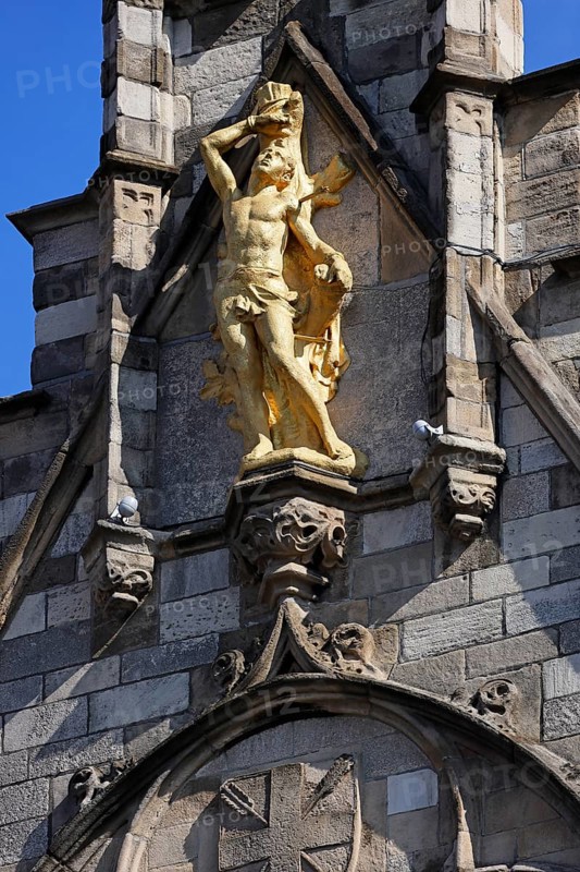 Historic guild house with golden figure on the façade, Grote Markt, historic city centre, Antwerp, Flanders, Belgium, Europe