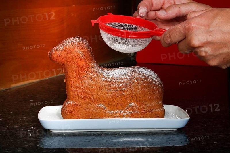 Swabian cuisine, baking, preparation of Easter lamb, baked dough dusted with icing sugar, sweet sponge, pastry for Easter, cake, typical Swabian, traditional cuisine, food photography, men's hands, sieve, studio, Germany, Europe