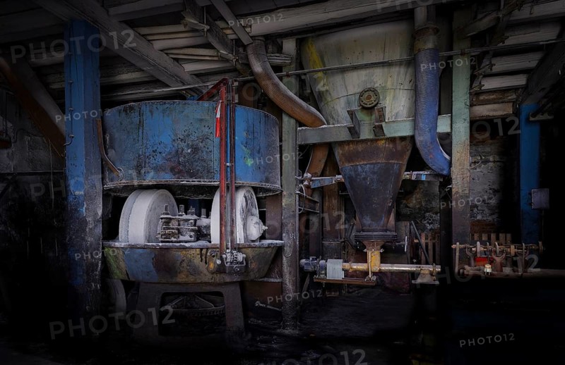 Schindler's blue colour factory is located directly on the Zwickauer Mulde river and belongs to the Zschorlau district of Albernau in the Saxon Ore Mountains. Since 2019, it has been part of the Schneeberg Mining Landscape and a UNESCO World Heritage Site in the Erzgebirge/Krušnohorí Mining Region. On 27 February 1649, the Schneeberg merchant Erasmus Schindler bought a plot of land to build a blue paint factory on the Zwickauer Mulde near Albernau. On 4 May 1649, he received the privilege to build a blue dye mill from Elector Johann Georg I. As Schindlerswerk GmbH & Co. KG, it is probably the world's oldest paint factory still in production. It is associated with a long tradition of producing blue cobalt pigments and the commercial manufacture of colour pigments. In more recent times, production has been expanded to include various paints. The company also produces laundry blue, Schindlerswerk, Zschorlau OT Albernau, Saxony, Germany, Europe
