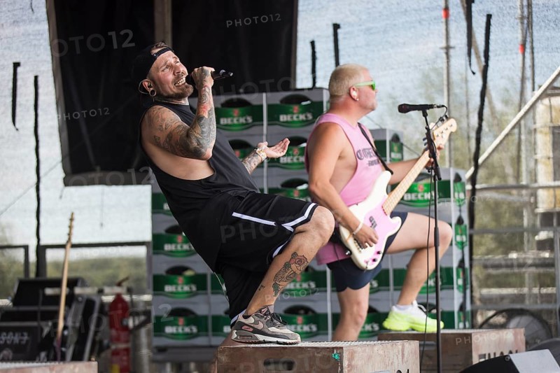 Matthias Engst (singer) and Chris Wendel (bassist) from the band Engst on the beach in front of the Becks Beach Stage at the Highfield Festival on Saturday, Störmthaler See, 17/08/2024