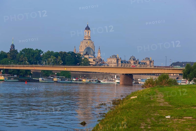 In the early hours of the morning, a section of the Carola Bridge collapsed for unknown reasons. Over a length of around 100 metres, the section on which the trams normally run collapsed into the Elbe. Image of the intact bridge from 2013, Carola Bridge in Dresden, Dresden, Saxony, Germany, Europe