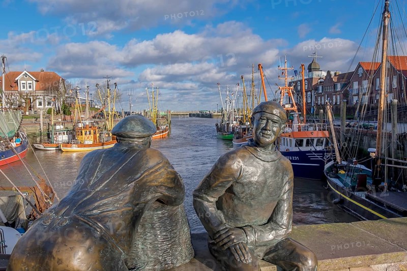 Sculpture of old and young fishermen at the cutter harbour Neuharlingersiel, East Frisia, Lower Saxony, Germany, Europe