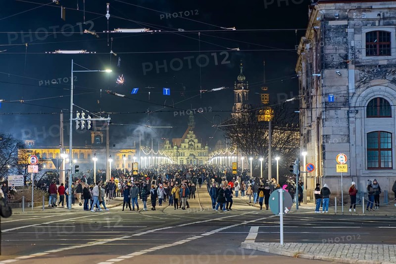 New Year's Eve in Dresden's Old Town, the Augustus Bridge finally proves itself as a pedestrian zone, with a direct footpath to the New Town, Dresden, Saxony, Germany, Europe