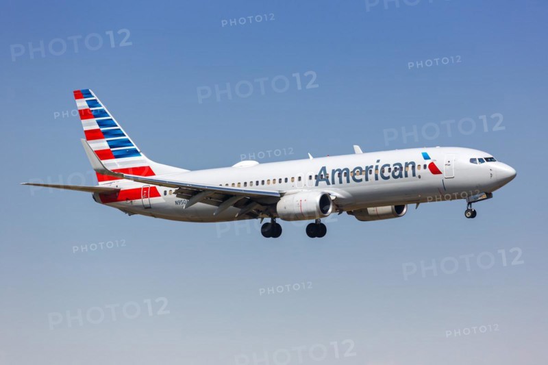 An American Airlines Boeing 737-800 aircraft with the registration number N950AN at Dallas Fort Worth Airport, USA, North America