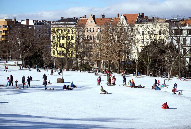 Tobogganing fun in Berlin's snow-covered Viktoriapark. Snow and icy cold continue to dominate the weather, 13.02.21