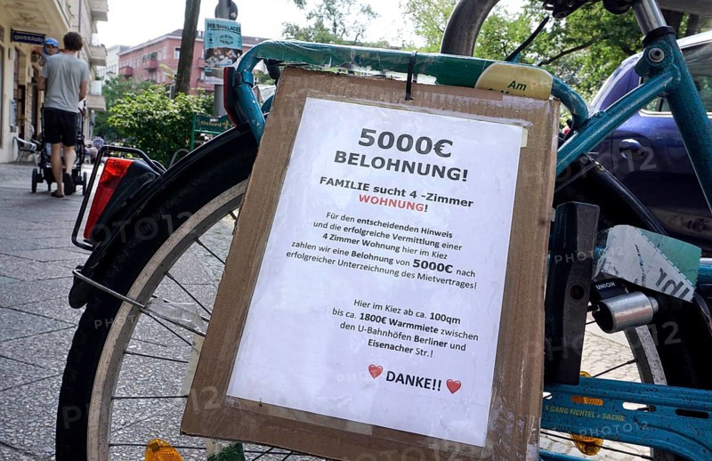 A family draws attention to their search for a flat with a poster mounted on a bicycle. The family wants to pay a €5, 000 reward for successfully finding a 4-room flat in Berlin's Schöneberg district, Berlin, 25/08/2022