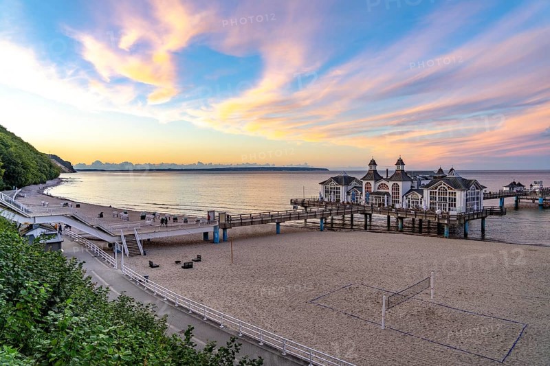 The pier of Sellin, evening mood, sunset, 394 metres long, with restaurant, jetty, beach chairs, island of Rügen, Mecklenburg-Western Pomerania, Germany, Europe