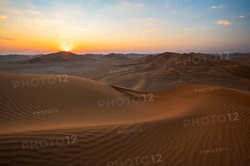 Sand dunes in the Rub Al Khali desert, sunset, largest sand desert on earth, Empty Quarter, Oman, Asia