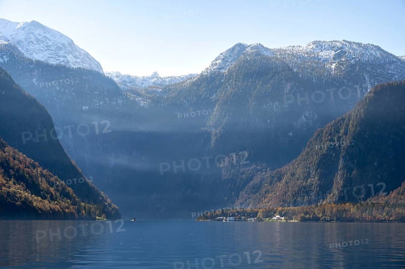 Königssee with Steinernes Meer, autumnal mountain landscape, Berchtesgaden National Park, Berchtesgadener Land, Upper Bavaria, Bavaria, Germany, Europe