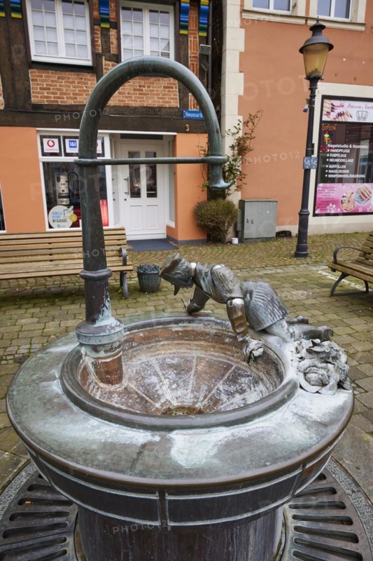 Blue Monday play fountain by the artist Bonifatius Stirnberg at Heumarkt in Warendorf, Warendorf district, North Rhine-Westphalia, Germany, Europe