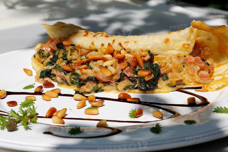 Swabian cuisine, stuffed pancakes with chard and pine nuts, vegetarian, hearty, savoury, typical Swabian reinterpreted, home cooking, vegetables, healthy, pan-fried dish, main course, plate, traditional cuisine, food photography, studio, Germany, Europe
