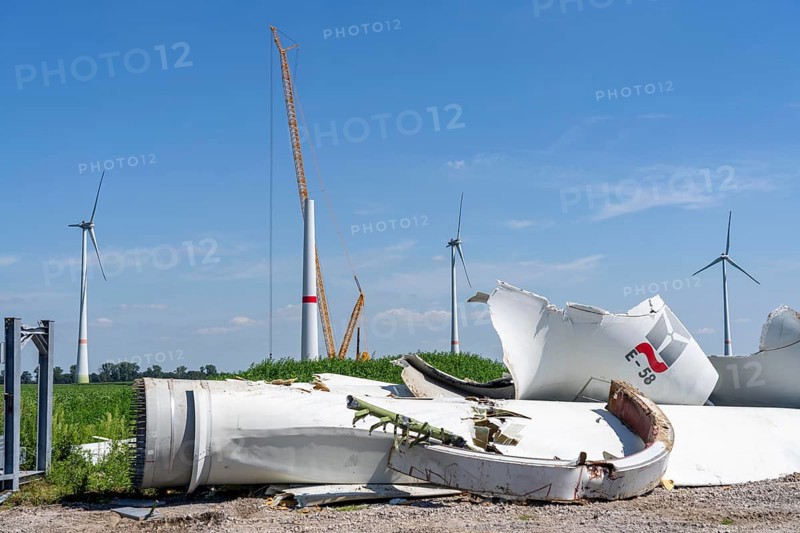 Repowering, dismantled Enercon E-58 wind turbine in a wind farm near Issum, 9 older wind turbines that have been in operation for over two decades are being replaced by a total of four Enercon E-160 turbines, under construction, with a total output of 22 megawatts, Lower Rhine, North Rhine-Westphalia, Germany, Europe