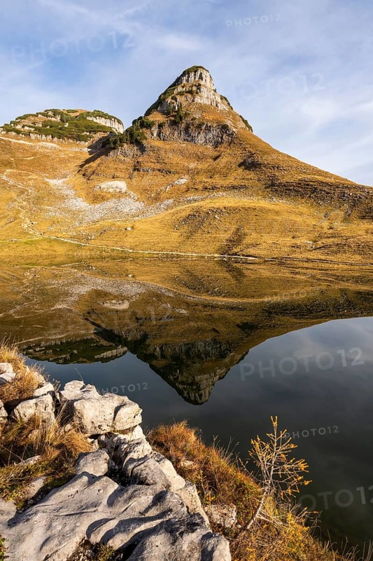 Lake Augstsee and the Atterkogel mountain on the Loser. Autumn, good weather, blue sky. Reflection. Altaussee, Bad Aussee, Ausseer Land, Totes Gebirge, Styria, Upper Austria, Austria, Europe