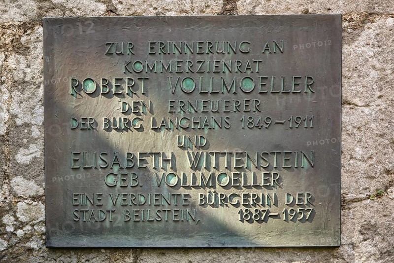 Hohenbeilstein Castle, sign with lettering, letters, In memory of the Kommerzienrat Robert Vollmoeller and Elisabeth Wittenstein, Höhenburg, Beilstein, Heilbronn district, Baden-Württemberg, Germany, Europe