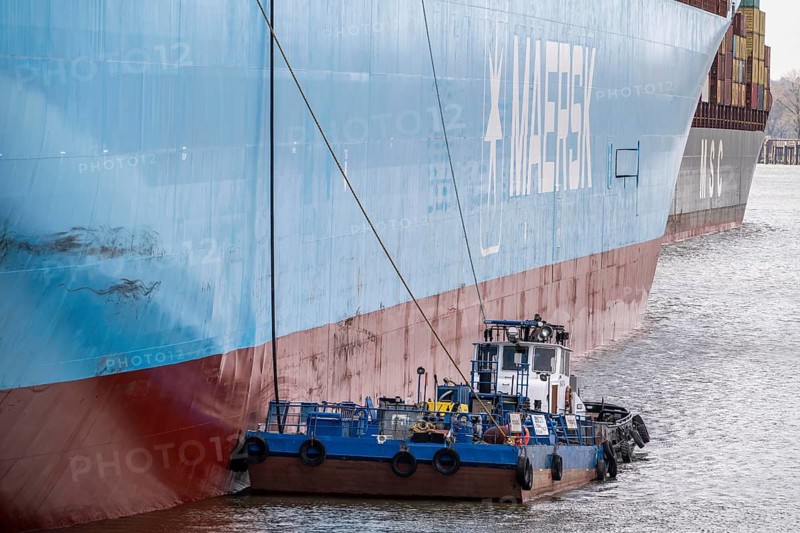 Magleby Maersk container freighter at EUROGATE Container Terminal, Waltershofer Hafen, disposal of liquid and solid ship waste, slop, bilge and tank wash water, oil-contaminated operating materials, Hanseslop II, disposal tank, Hamburg, Germany, Europe