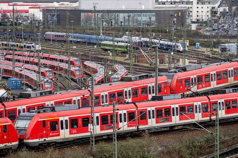 DB Regio stabling facility in Cologne Deutzerfeld, where suburban trains and regional trains wait for their turn, train on the line, Cologne Deutz, North Rhine-Westphalia, Germany, Europe
