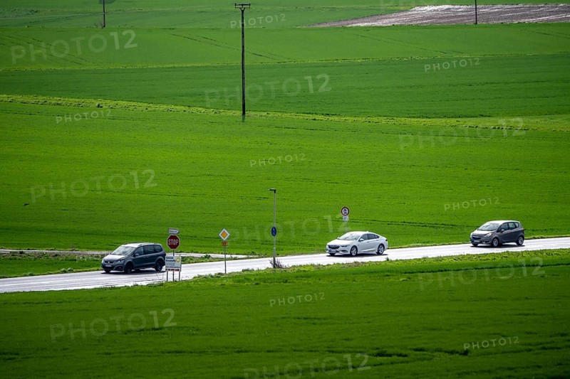 B519 country road near Flörsheim, Hesse, Germany, Europe