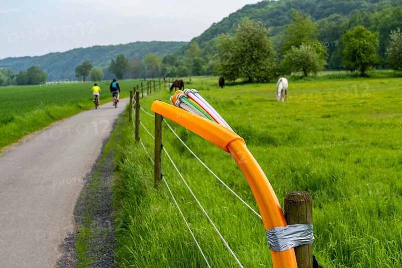 Fibre optic cable, freshly laid along a dirt track, at a paddock, awaiting further expansion, extension, provision of high-speed Internet in rural areas, Mülheim an der Ruhr, North Rhine-Westphalia, Germany, Europe
