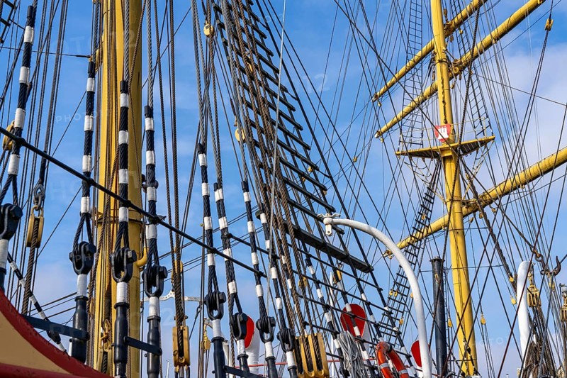 New harbour, harbour basin, harbour district, residential buildings, office buildings, marina and museum ships, training ship Germany, part of the Harbour Worlds, in Bremerhaven, Bremen, Germany, Europe