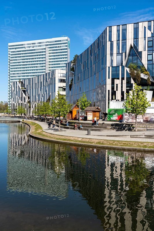 Kö-Bogen building, shops, restaurants and offices, at the Hofgarten, behind Dreischeibenhaus, Düssel-Teich, Düsseldorf, Germany, Europe