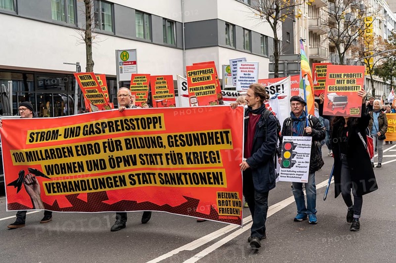 Demonstration by the Solidarity Autumn Alliance against the consequences of inflation and high energy prices for citizens, organised by an alliance of trade unions and organisations, Düsseldorf, North Rhine-Westphalia, Germany, Europe