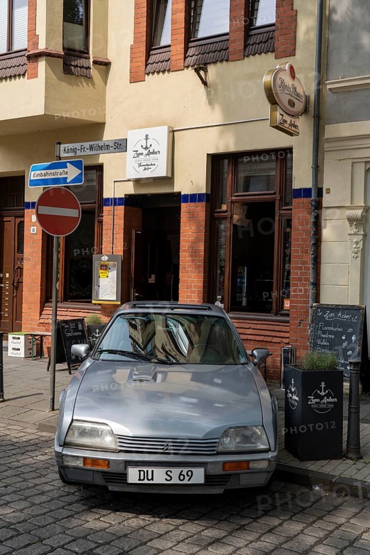 Restaurant, Café zum Anker, crime scene inspector Horst Schimanski cult pub, original Citroën CX company car from Schimmi, harbour district Duisburg-Ruhrort, North Rhine-Westphalia, Germany, Europe