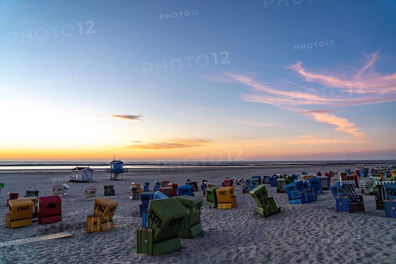 North Sea island of Langeoog, early summer, shortly after the first easing of the lockdown in the Corona crisis, still quite few tourists on the beach, beach chairs, DLRG watchtower, Lower Saxony, Germany, Europe