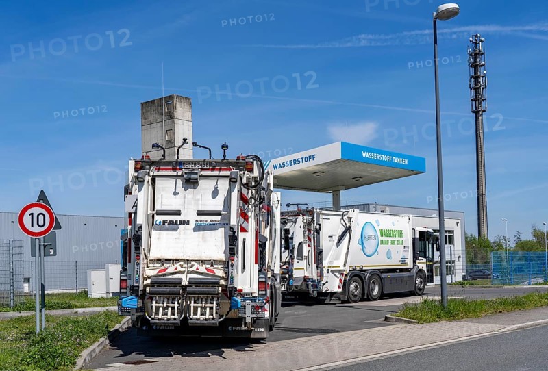 Hydrogen filling station, waste disposal vehicles, rubbish trucks, of the municipal waste disposal company Herten, refuel at the hydrogen competence centre, 6 municipal waste collection vehicles with hydrogen storage and fuel cell operate in Herten, North Rhine-Westphalia, Germany, Europe