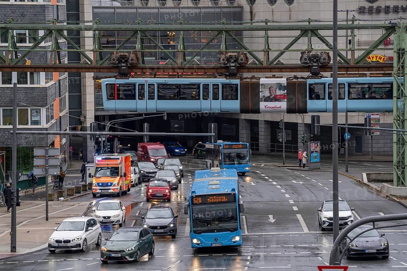 WSW buses at the central bus station, WSW buses, at the main railway station, suspension railway, Wuppertal, North Rhine-Westphalia, Germany, Europe
