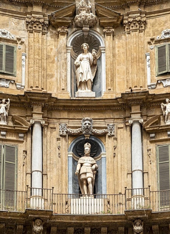 Facade representing summer season with statues of Philip II and Santa Ninfa, Quattro Canti, Palermo, Sicily, Italy, Europe