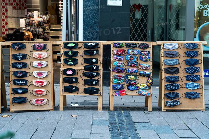 Sale of mouth-nose masks, protective masks, during the Corona crisis, city centre of Duisburg, North Rhine-Westphalia, Germany, Europe
