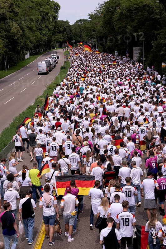 Fan march, from behind, German football fans march to the quarter-final Spain versus Germany, UEFA EURO 2024, European Championship, flags, flags, atmosphere, atmospheric, fan club DFB, German Football Association, B14, police, Cannstatter Straße, Stuttgart, Baden-Württemberg, Germany, Europe