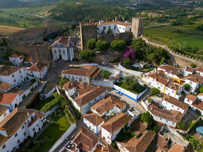 Aerial view of a medieval town with white houses and red tiled roofs, surrounded by city walls and green landscape, town, castle, Castelo de Óbidos, city wall, Óbidos, Obidos, Oeste, Centro, Estremadura, Portugal, Europe