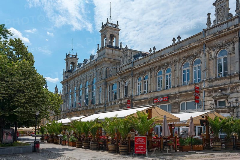A street café in front of a historic building on a sunny day with blue sky and clouds, Drama Theatre Sava Ognyanov, Russe, Rousse, Ruse, Pyce, Bulgaria, Europe