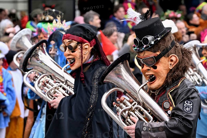 Guggenmusik at the carnival parade of the Wey guild on Rose Monday, Güdismäntig, Lucerne Carnival 2024, Lucerne, Switzerland, Europe