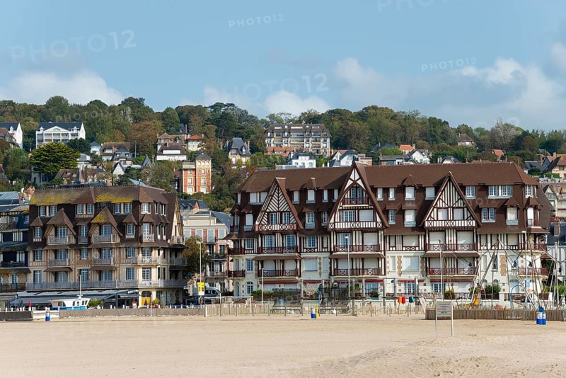 Traditional half-timbered houses in a coastal town in front of a wooded hill, Trouville-sur-Mer, Trouville, Cœur Côte Fleurie, Honfleur-Deauville, Lisieux, Calvados, Normandy, English Channel, France, Europe