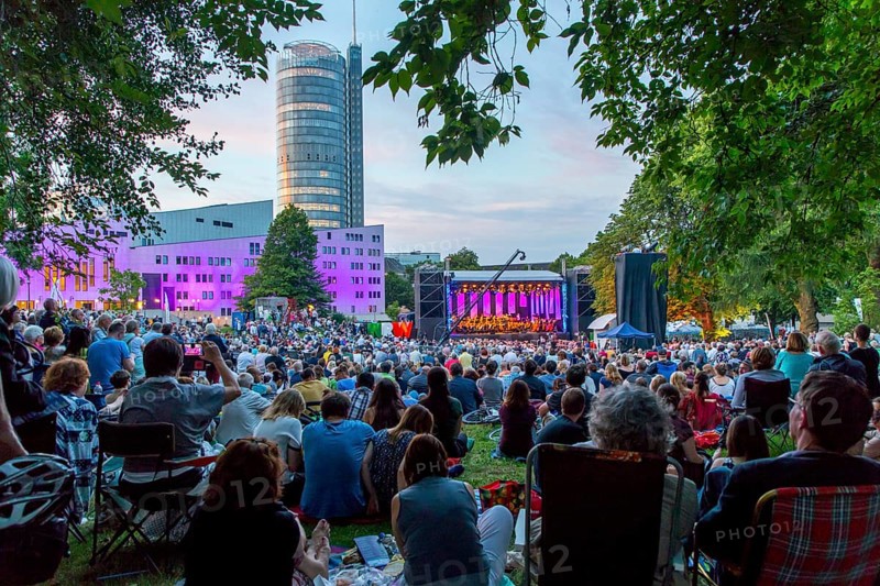 Open air concert in Essen's Stadtgarten Park, summer concert of the state government, North Rhine-Westphalia Summer Night? in Essen's Stadtgarten, with the Essen Philharmonic Orchestra, Essen, North Rhine-Westphalia, Germany, Europe