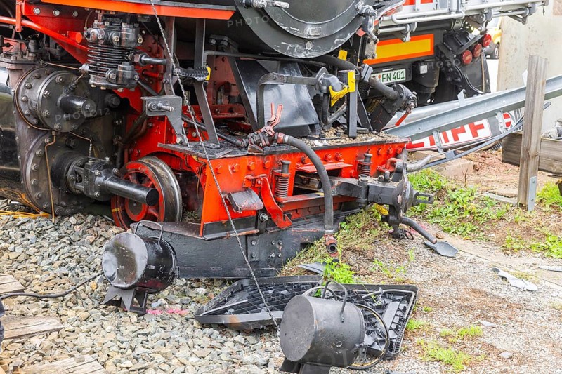 There was a serious accident between a train on the Weißeritz Valley Railway and a lorry from the district of Central Saxony at the level crossing just in front of the Dippoldiswalde stop. The steam locomotive, built in 1933, was forced off the tracks, causing millions of euros worth of damage. Local residents reported an explosive bang., Engine accident on Weißeritztalbahn, Dippoldiswalde, Saxony, Germany, Europe