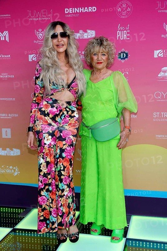 Dolly Buster and Malu Wilz at the event Landpartie with Julian F.M. Stöckel at the Strandhotel Vier Jahreszeiten in Buckow, Brandenburg, on 23/08/2024