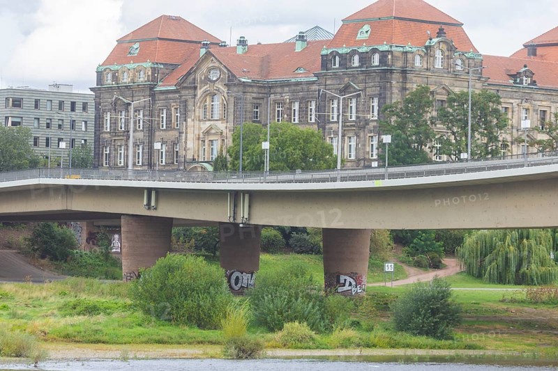 In the early hours of the morning, a section of the Carola Bridge collapsed for unknown reasons. Over a length of around 100 metres, the section on which the trams normally run has collapsed into the Elbe. The area is cordoned off, partial collapse of the Carola Bridge in Dresden, further bridge sections are in acute danger of collapsing, Dresden, Saxony, Germany, Europe